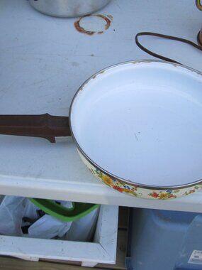 Vtg Summer flower 9 in frypan MJP made in spain boho ceramic floral 70s